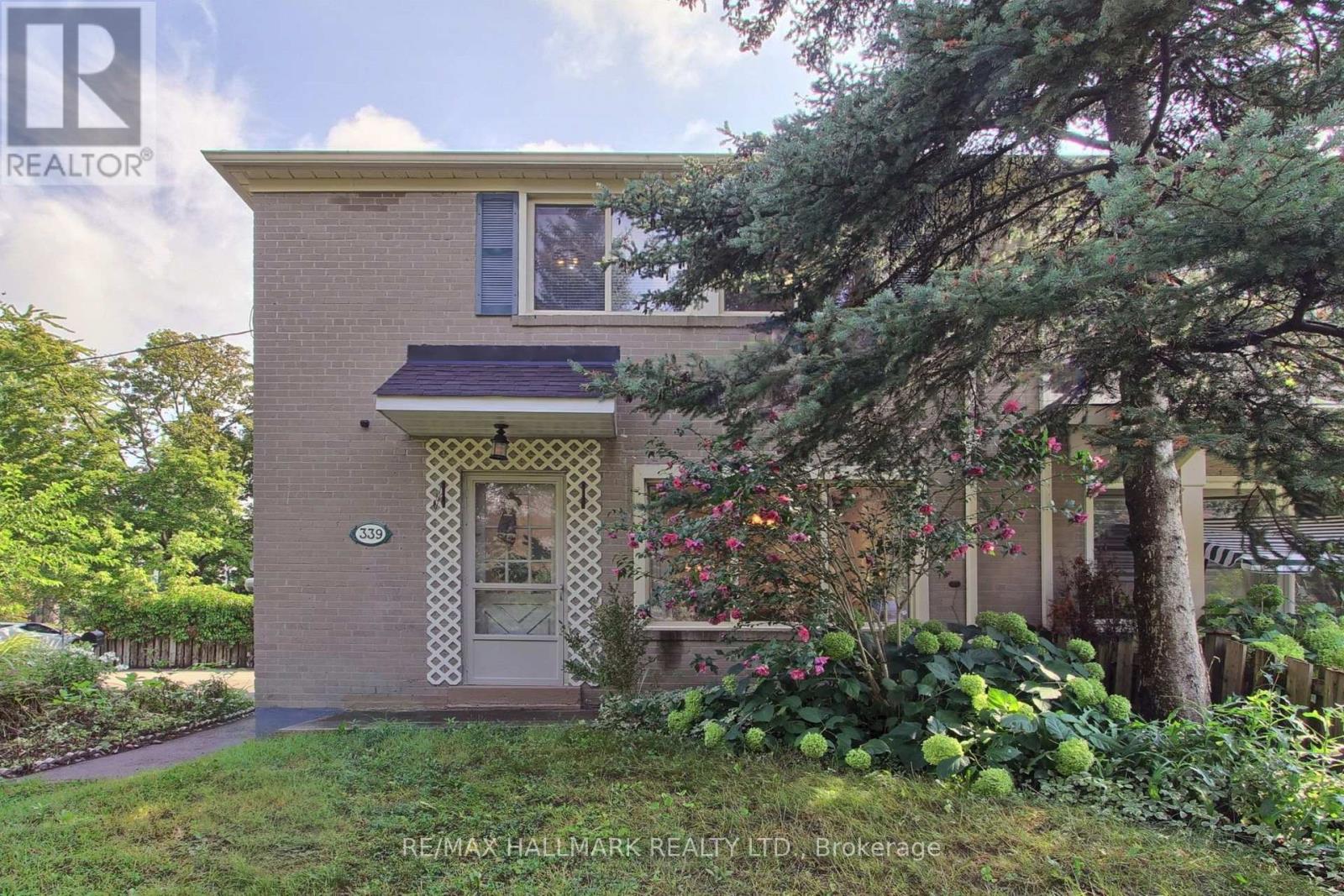 339 Neal Drive, Richmond Hill, Ontario  L4C 3L3 - Photo 2 - N13747910