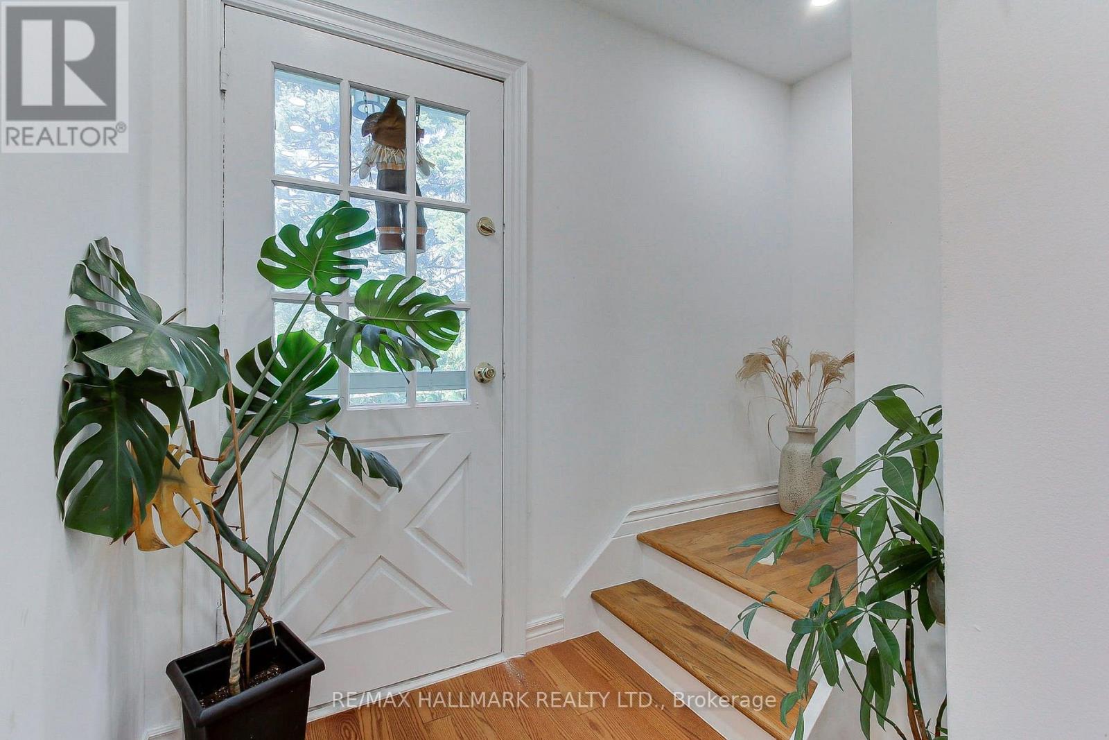 339 Neal Drive, Richmond Hill, Ontario  L4C 3L3 - Photo 7 - N13747910