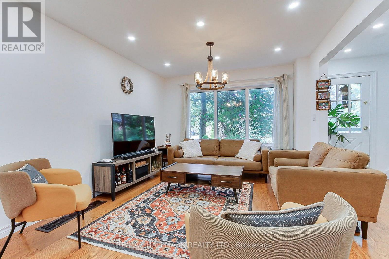 339 Neal Drive, Richmond Hill, Ontario  L4C 3L3 - Photo 8 - N13747910