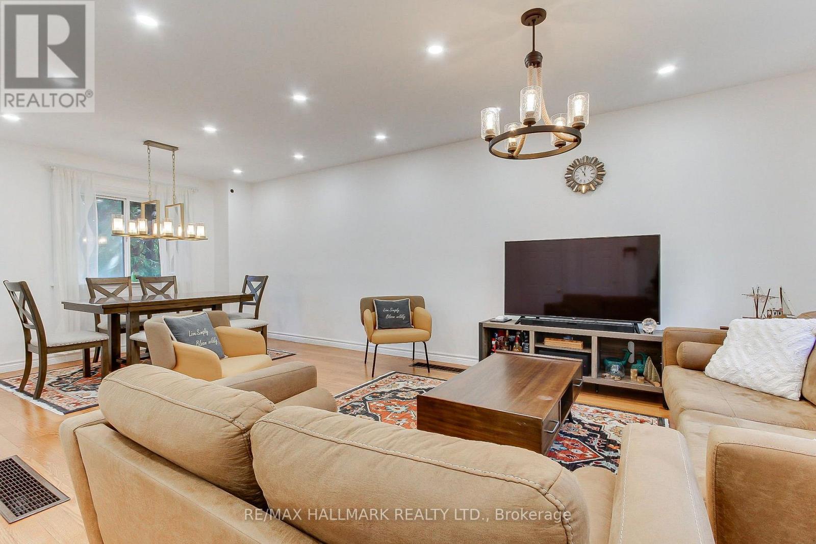 339 Neal Drive, Richmond Hill, Ontario  L4C 3L3 - Photo 9 - N13747910