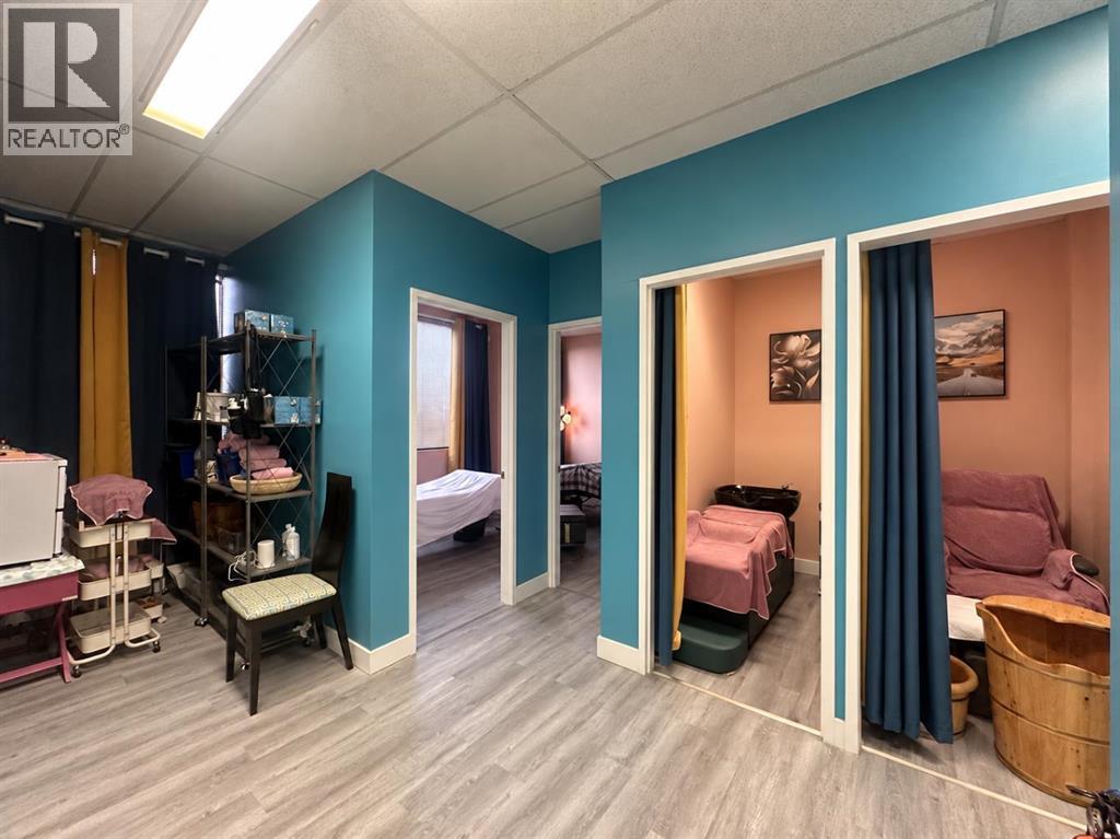433 Malborough Way Ne, Calgary, Alberta  T2A 5H5 - Photo 4 - A2338564