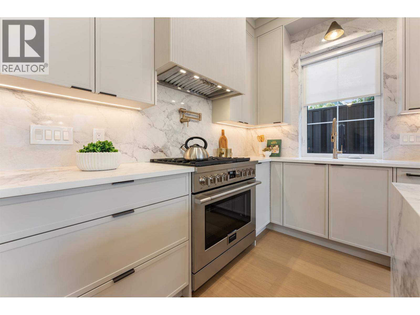 2 2256 E Pender Street Street, Vancouver, British Columbia  V5L 1X4 - Photo 8 - R3161631