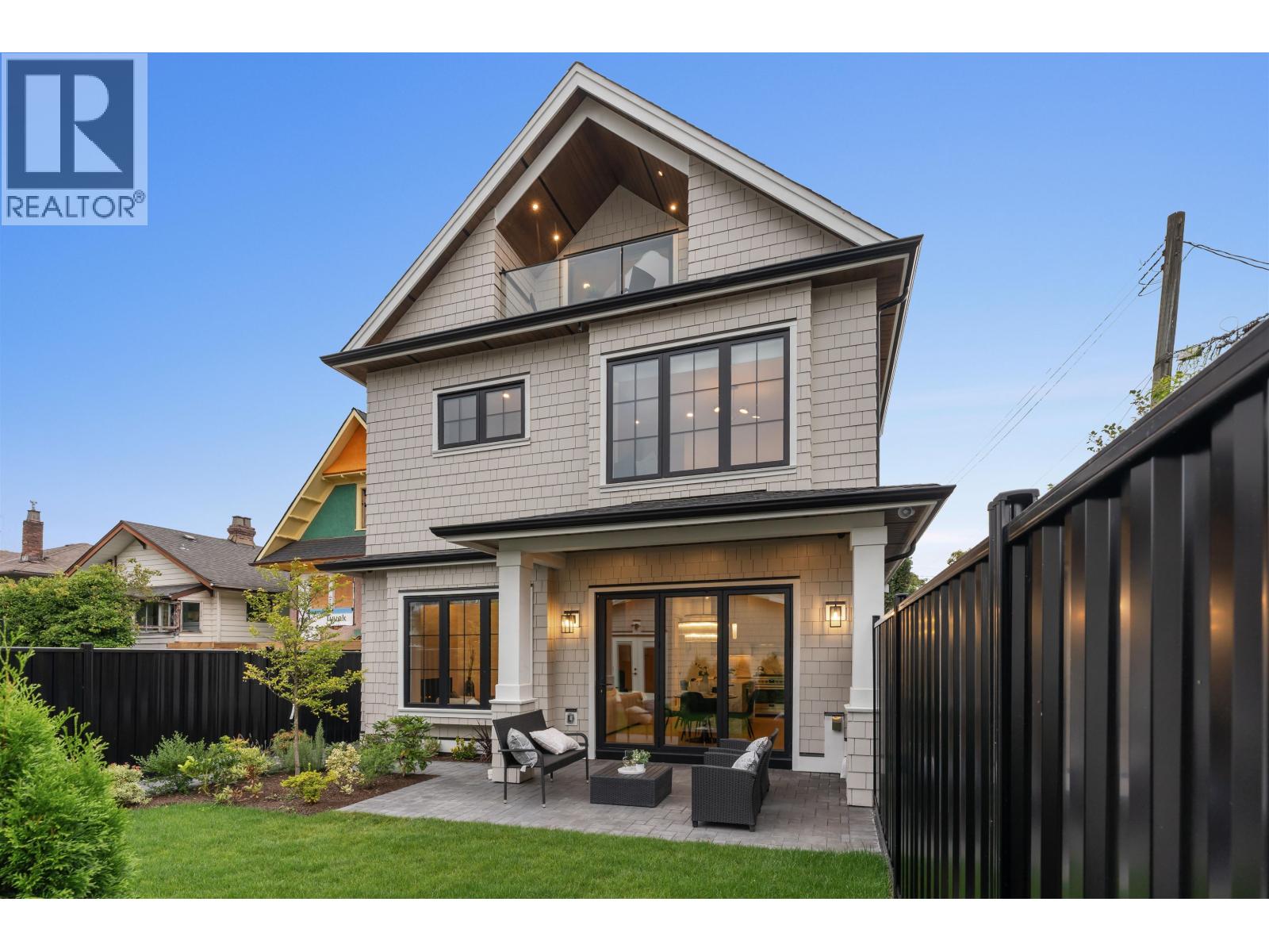 2 2256 E PENDER STREET STREET, vancouver, British Columbia