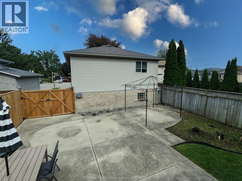 8 Hampton Court, Chatham, Ontario  N7M 6K9 - Photo 3 - 26021580