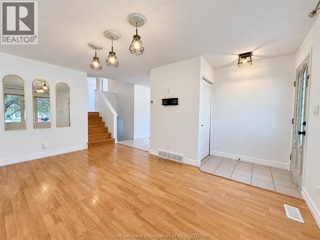 8 Hampton Court, Chatham, Ontario  N7M 6K9 - Photo 7 - 26021580
