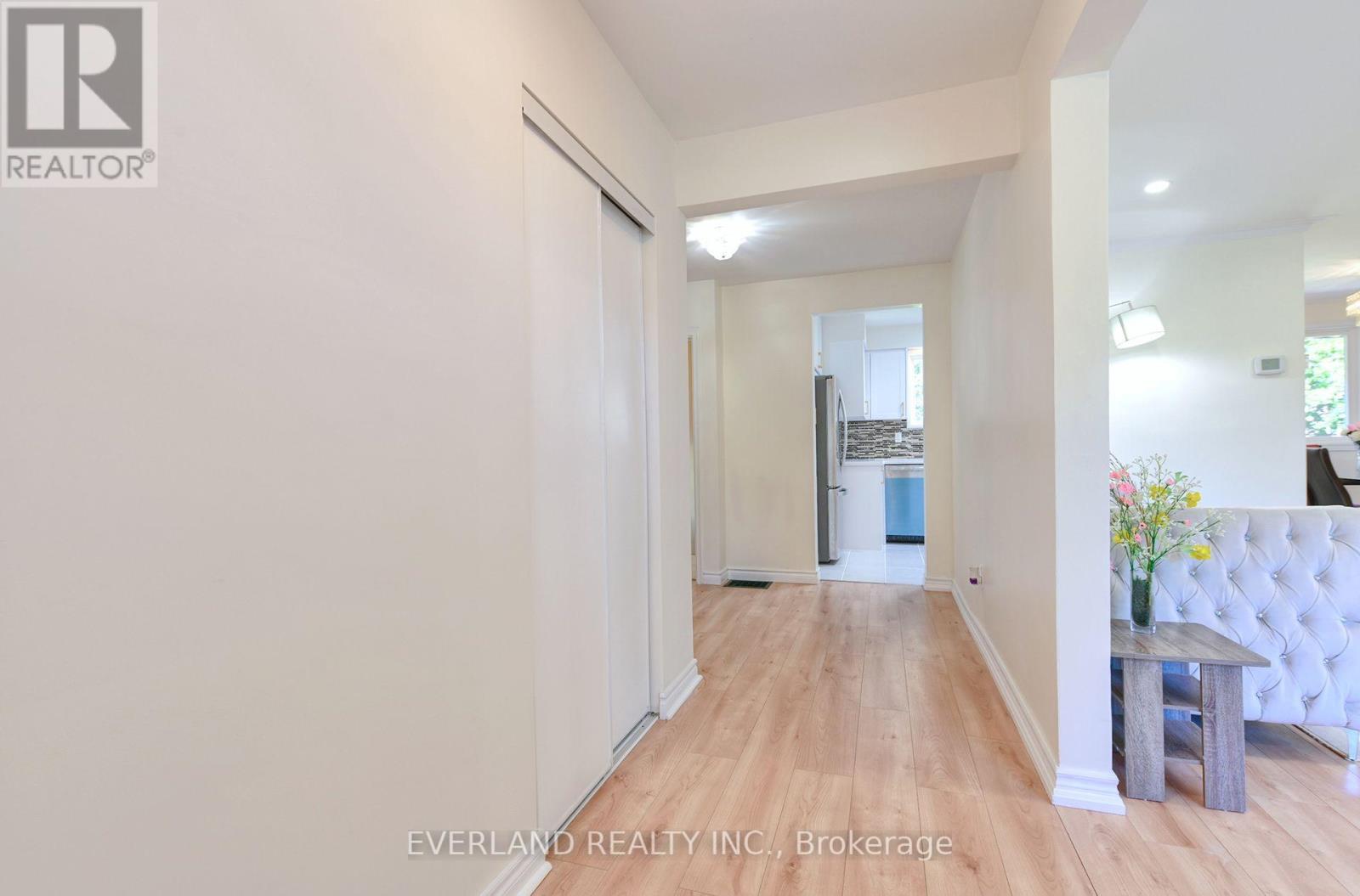 52 Fairglen Avenue, Toronto, Ontario  M1T 1G7 - Photo 2 - E13747988