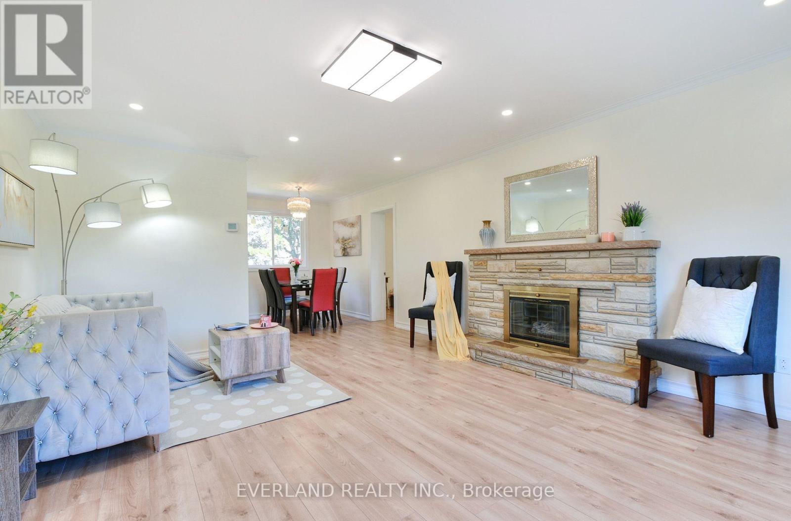 52 Fairglen Avenue, Toronto, Ontario  M1T 1G7 - Photo 5 - E13747988