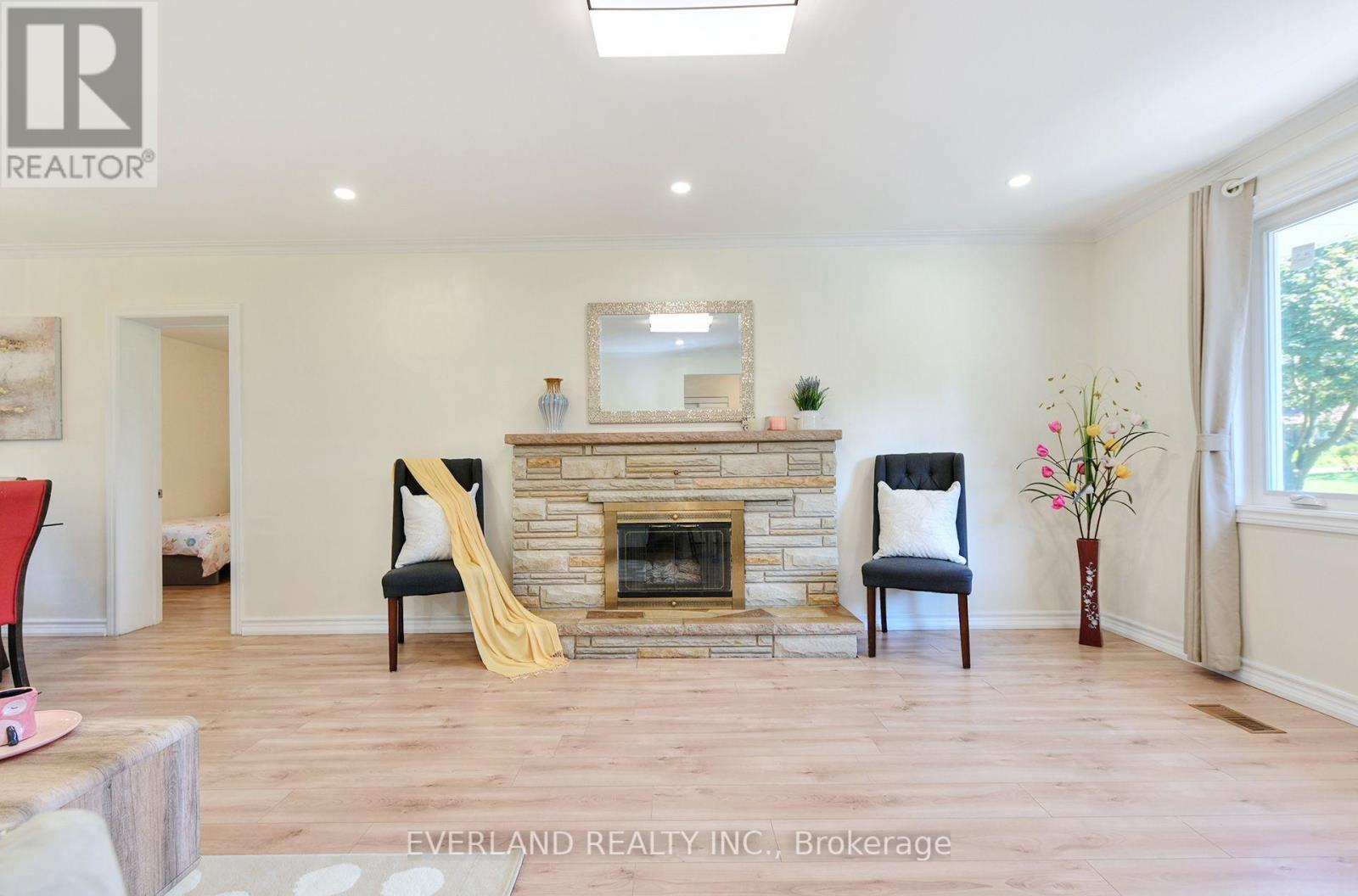 52 Fairglen Avenue, Toronto, Ontario  M1T 1G7 - Photo 6 - E13747988