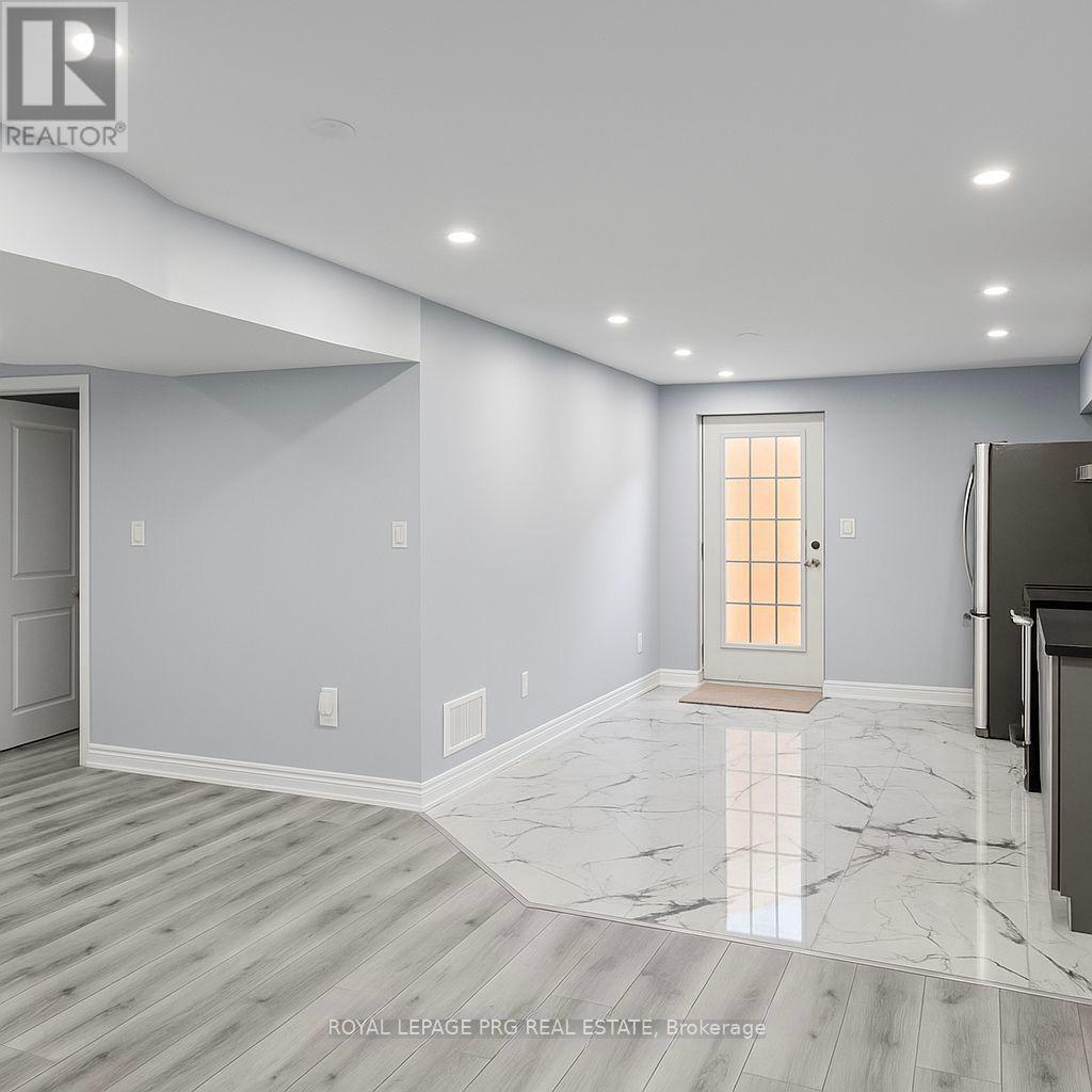 3 Ash Hill Avenue, Caledon, Ontario  L7C 4E8 - Photo 2 - W13747966