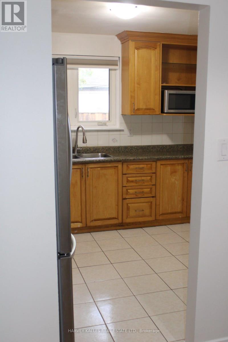 102 Goldcrest Road, Brampton, Ontario  L6S 1H2 - Photo 10 - W13713032