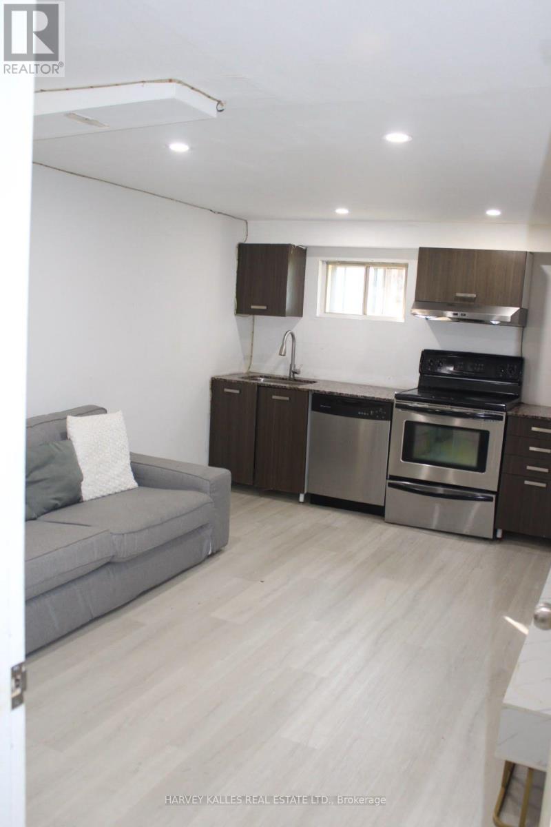 102 Goldcrest Road, Brampton, Ontario  L6S 1H2 - Photo 18 - W13713032