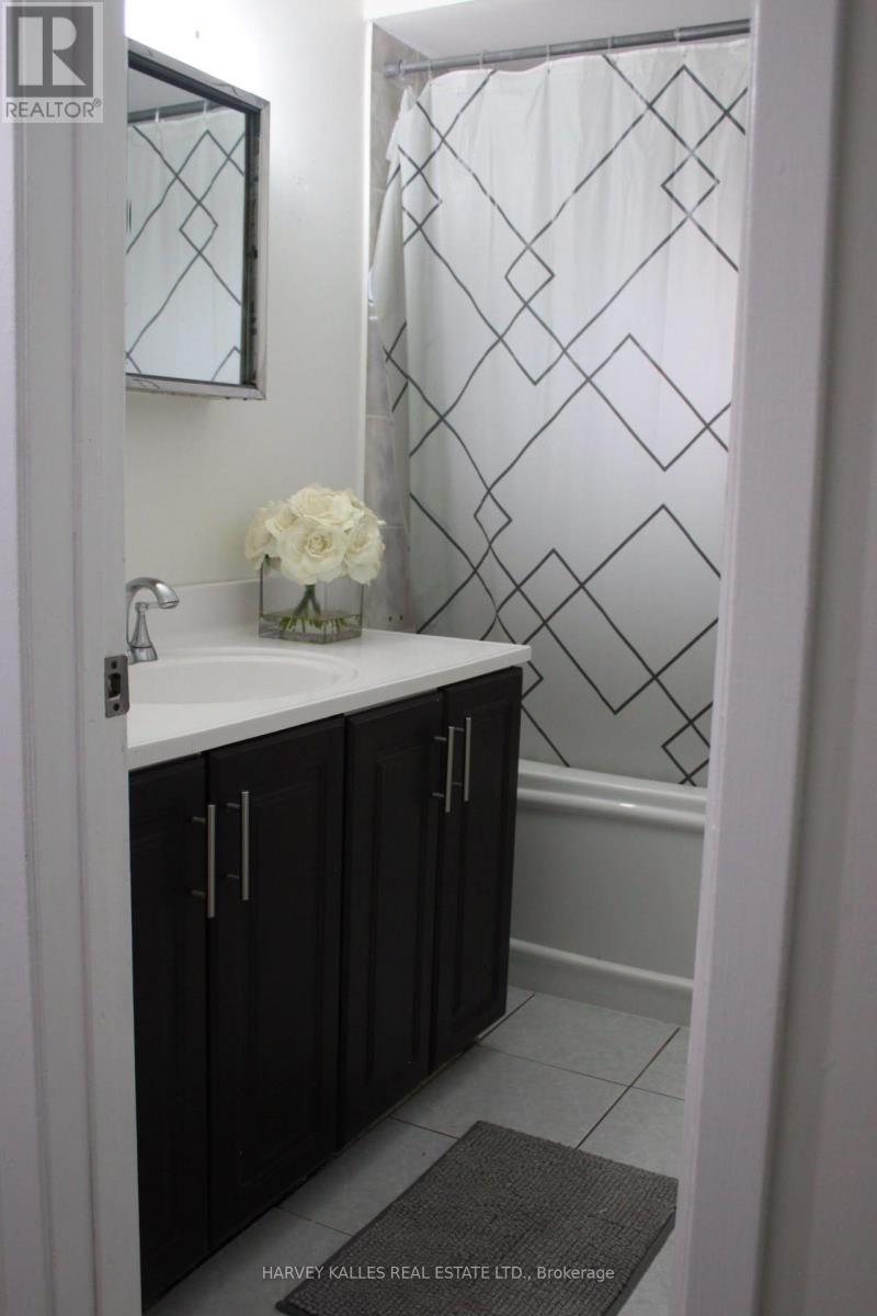 102 Goldcrest Road, Brampton, Ontario  L6S 1H2 - Photo 14 - W13713032