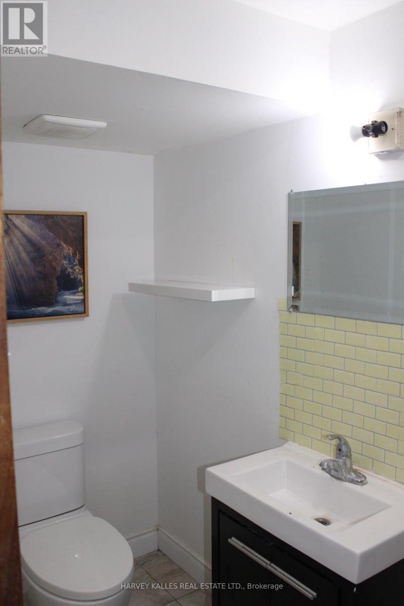 102 Goldcrest Road, Brampton, Ontario  L6S 1H2 - Photo 5 - W13713032