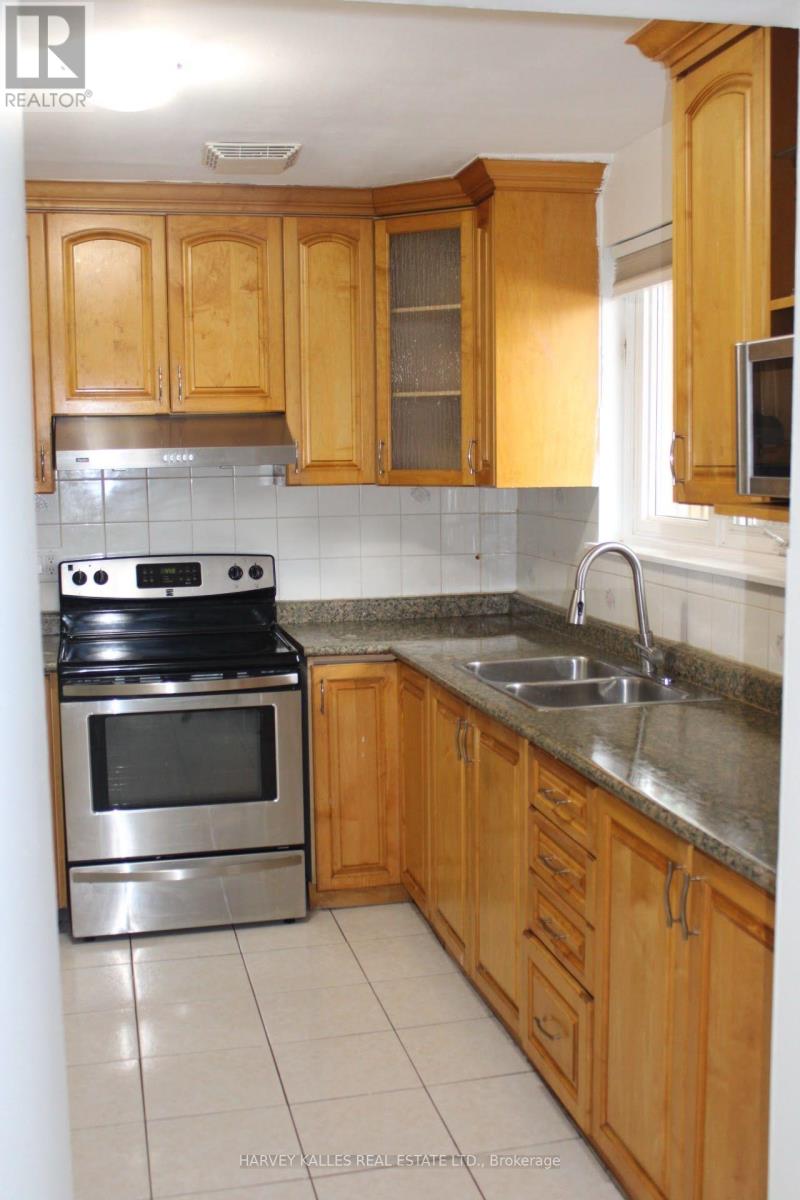 102 Goldcrest Road, Brampton, Ontario  L6S 1H2 - Photo 8 - W13713032