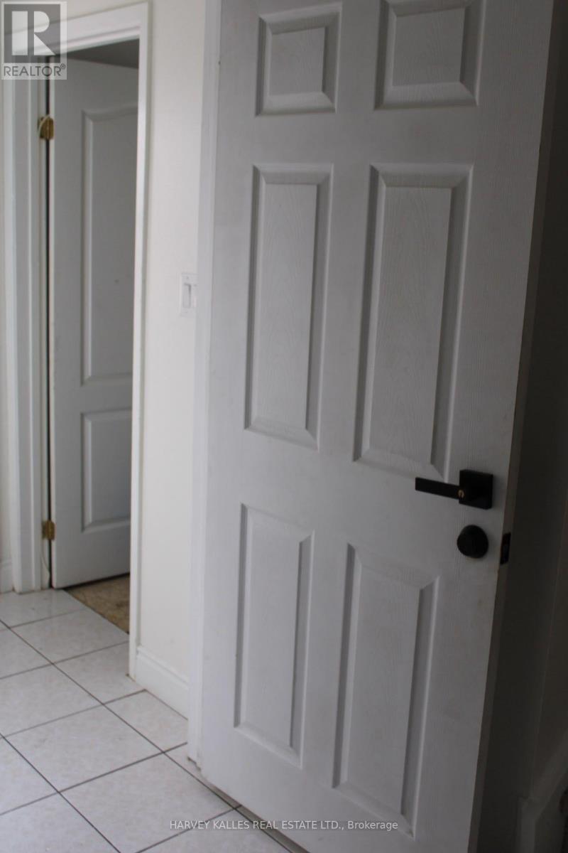 102 Goldcrest Road, Brampton, Ontario  L6S 1H2 - Photo 6 - W13713032