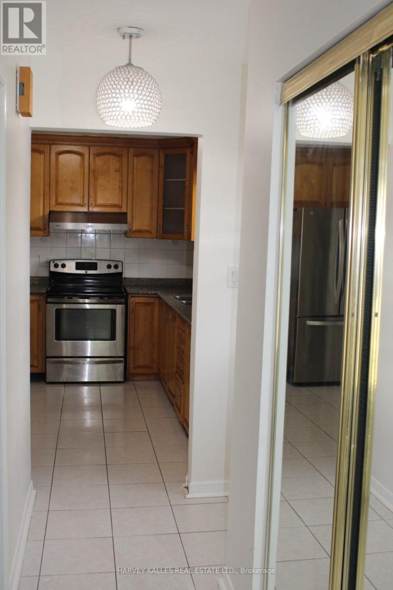 102 Goldcrest Road, Brampton, Ontario  L6S 1H2 - Photo 13 - W13713032