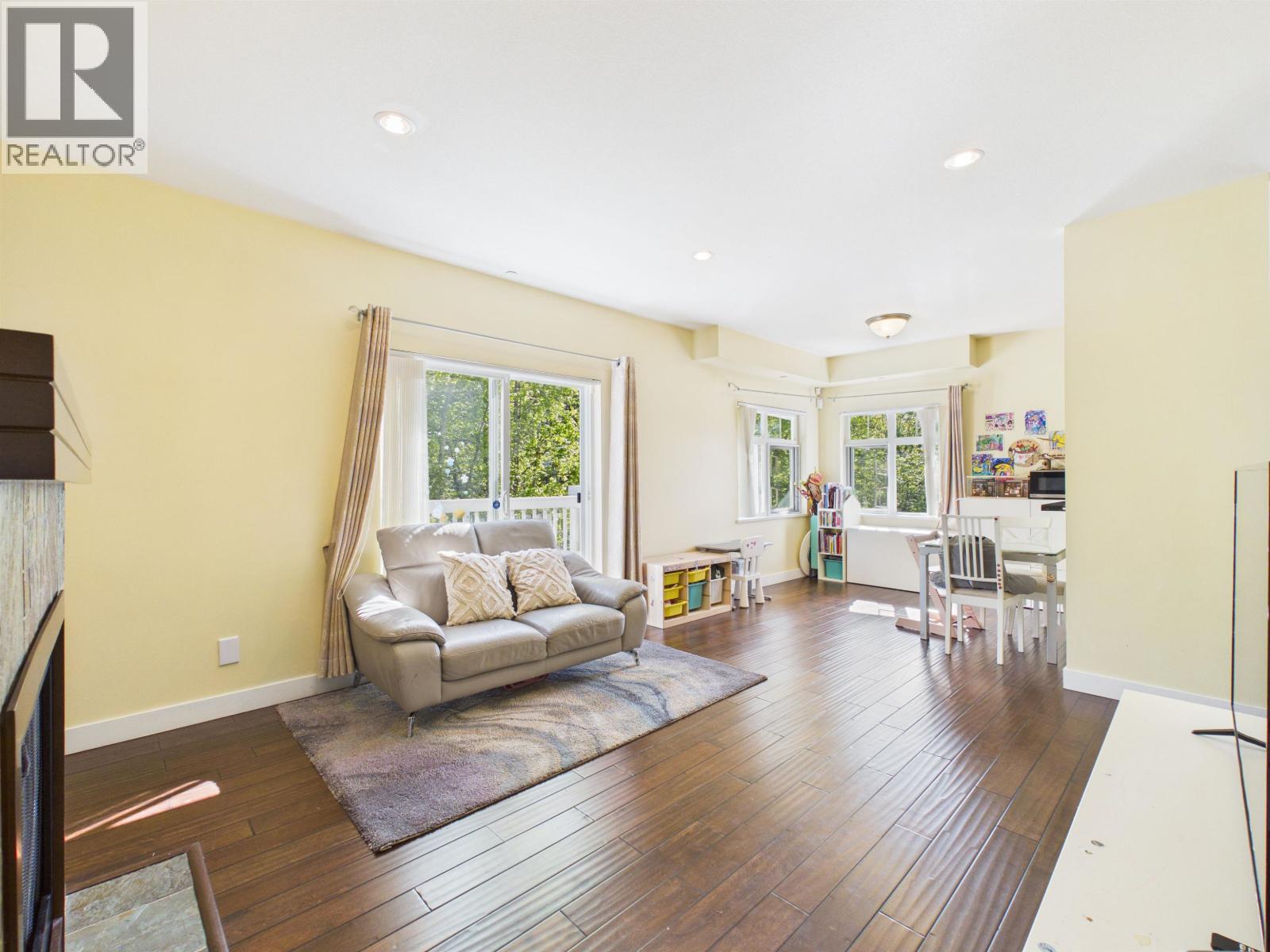 141 7388 MACPHERSON AVENUE, Burnaby, British Columbia