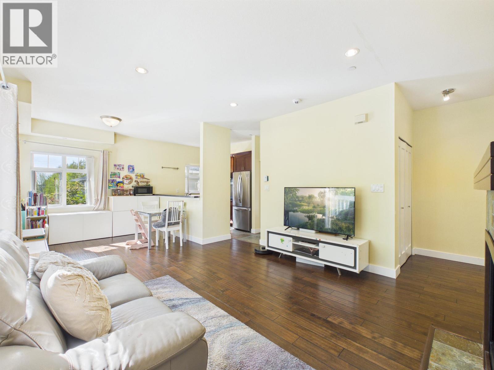 141 7388 Macpherson Avenue, Burnaby, British Columbia  V5J 0A1 - Photo 2 - R3161500