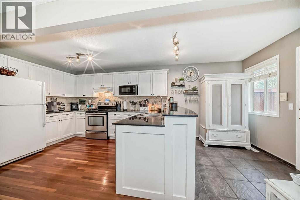 132 Hidden Hills Road Nw, Calgary, Alberta  T3A 5Y2 - Photo 6 - A2319399