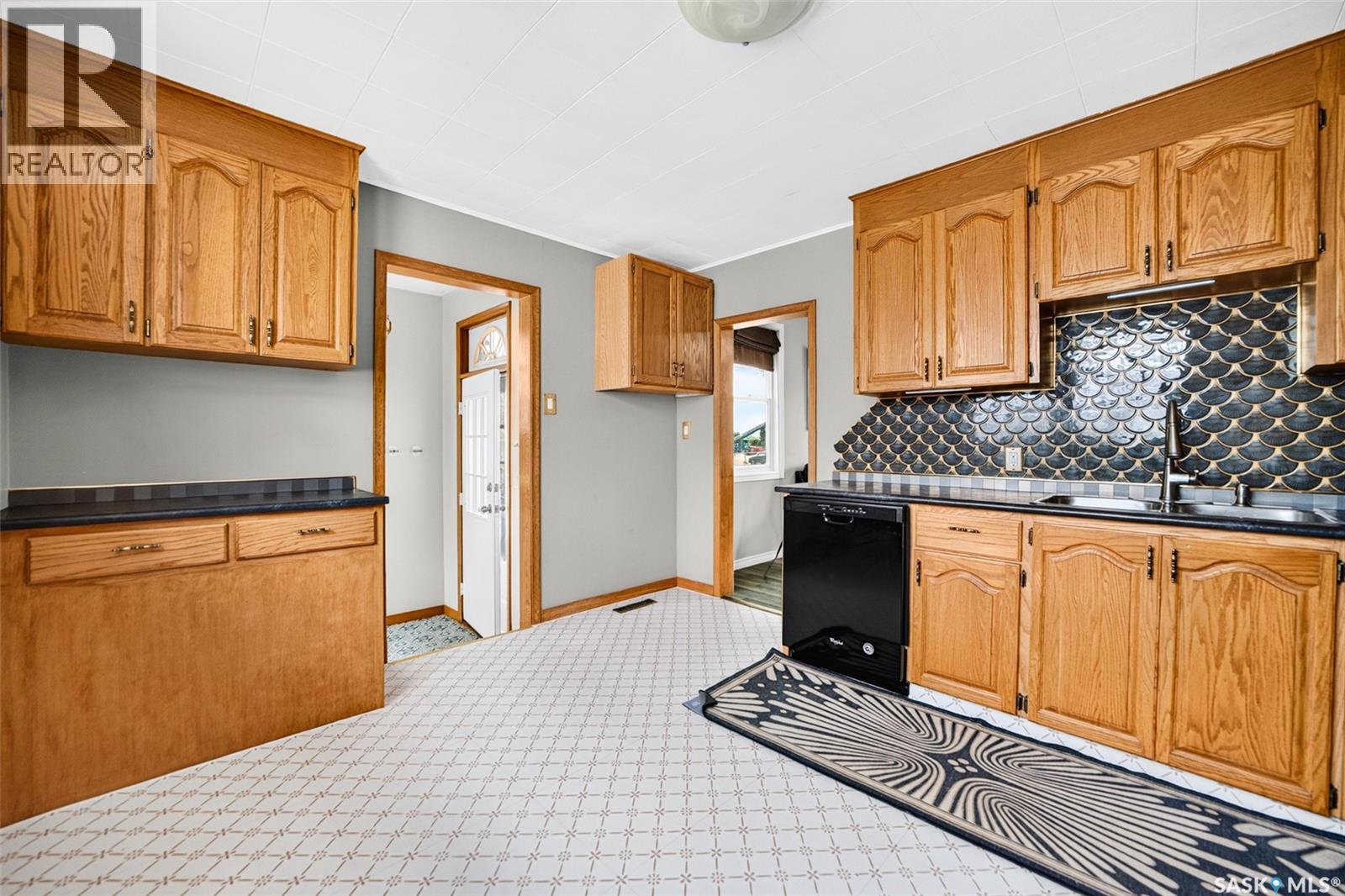 345 Mcintyre Street, Regina, Saskatchewan  S4R 2L9 - Photo 4 - SK047601