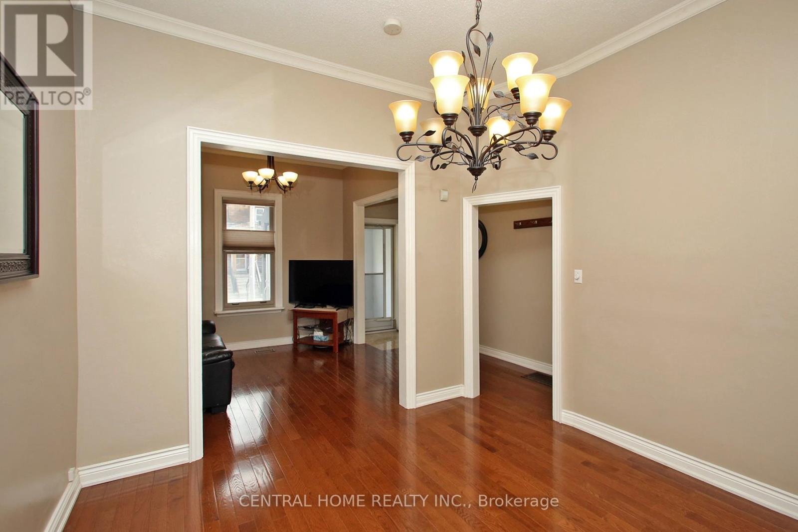 106 Carlaw Avenue, Toronto, Ontario  M4M 2R7 - Photo 4 - E13748018