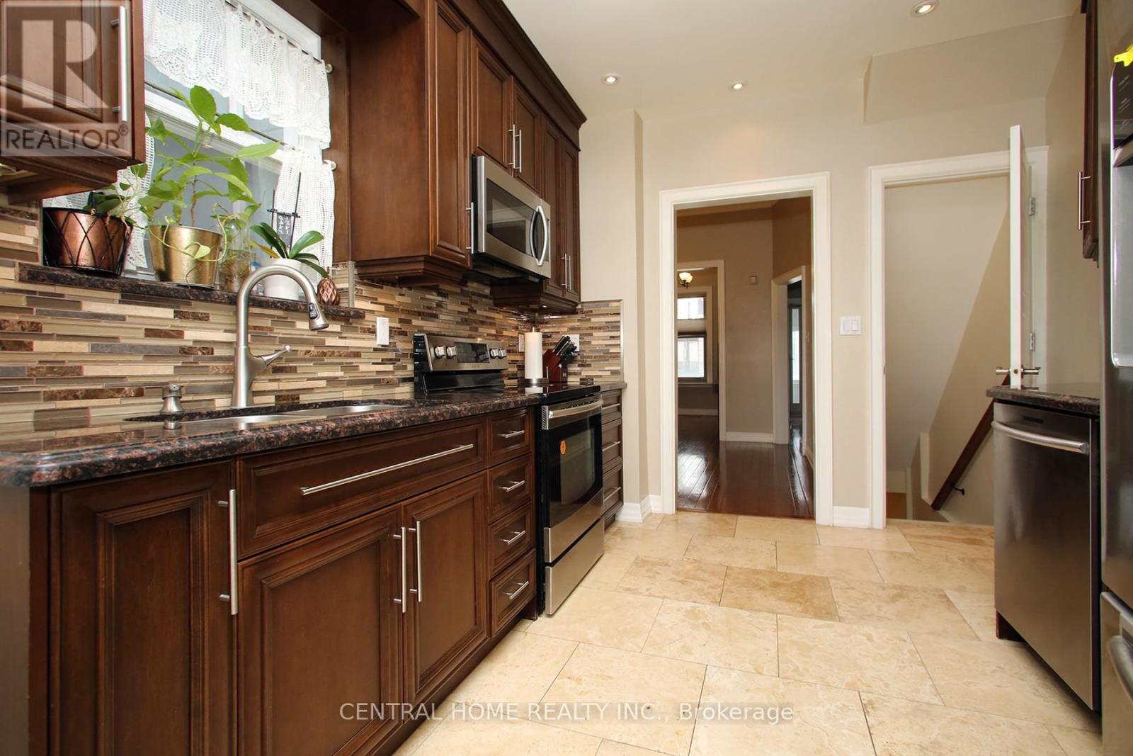 106 Carlaw Avenue, Toronto, Ontario  M4M 2R7 - Photo 7 - E13748018