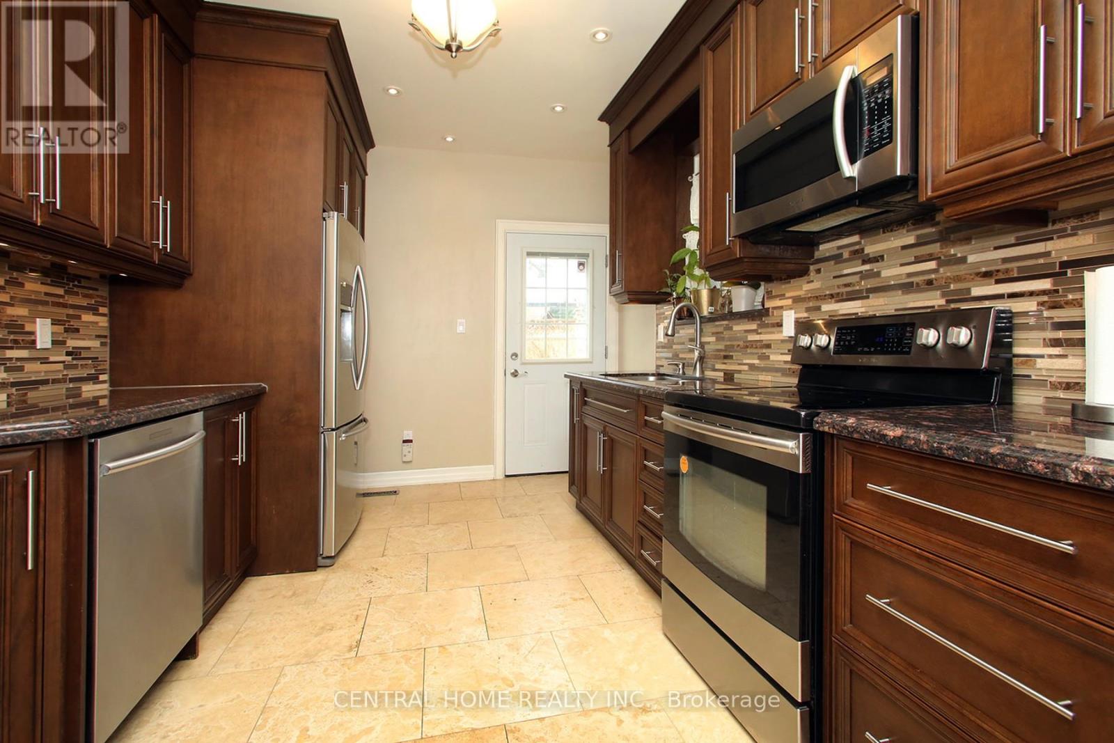 106 Carlaw Avenue, Toronto, Ontario  M4M 2R7 - Photo 8 - E13748018