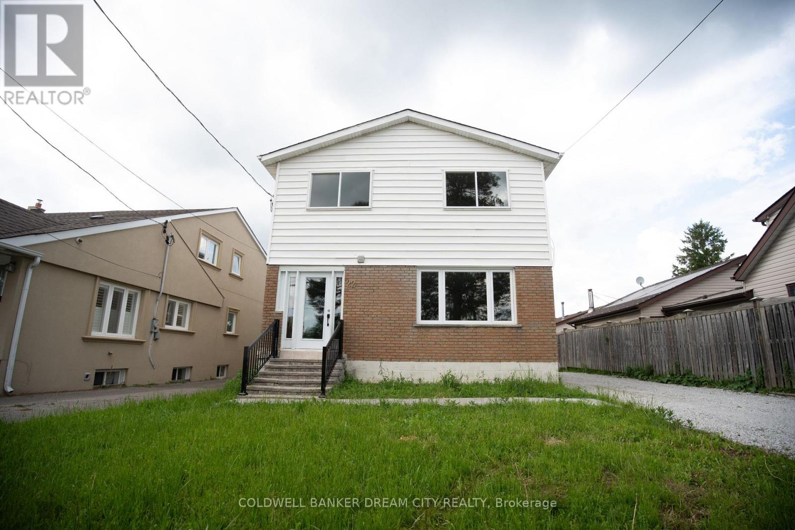 UPPER - 22 ELM GROVE AVENUE, Richmond Hill, Ontario