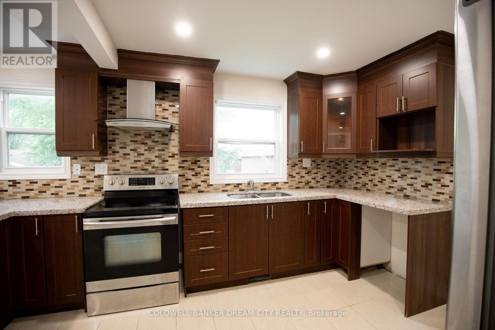 Upper - 22 Elm Grove Avenue, Richmond Hill, Ontario  L4E 2T1 - Photo 2 - N13748014