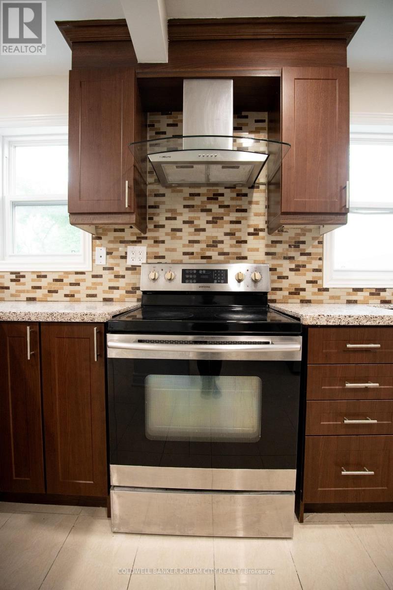 Upper - 22 Elm Grove Avenue, Richmond Hill, Ontario  L4E 2T1 - Photo 3 - N13748014