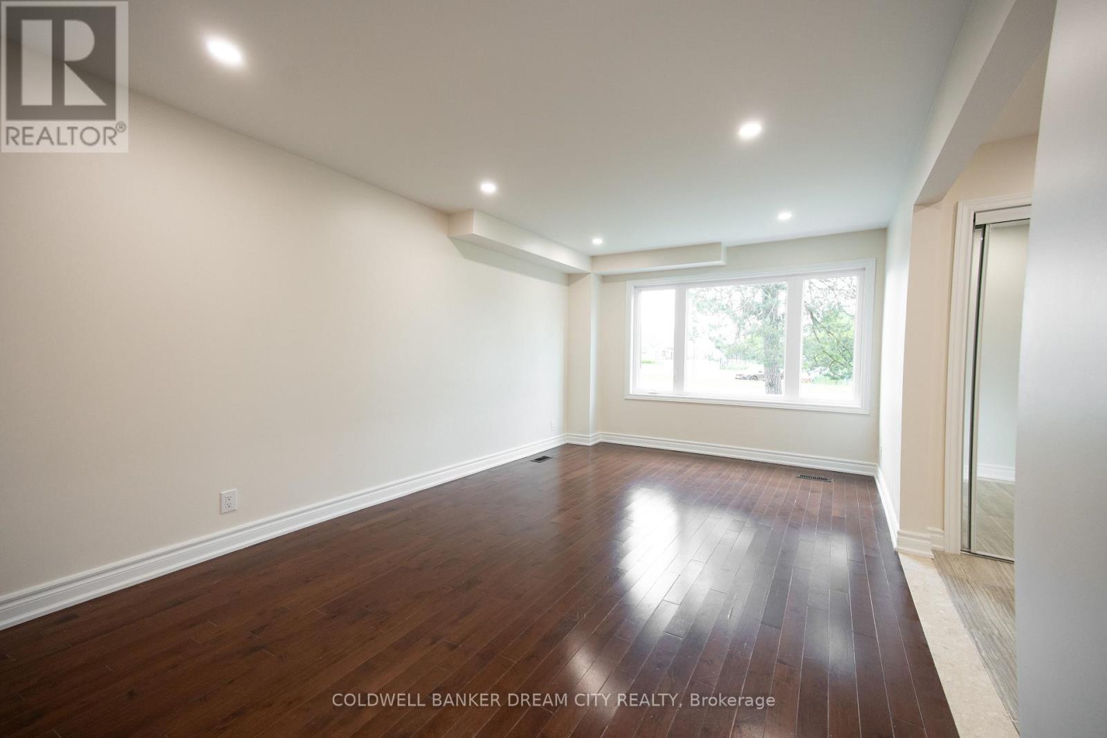 Upper - 22 Elm Grove Avenue, Richmond Hill, Ontario  L4E 2T1 - Photo 5 - N13748014