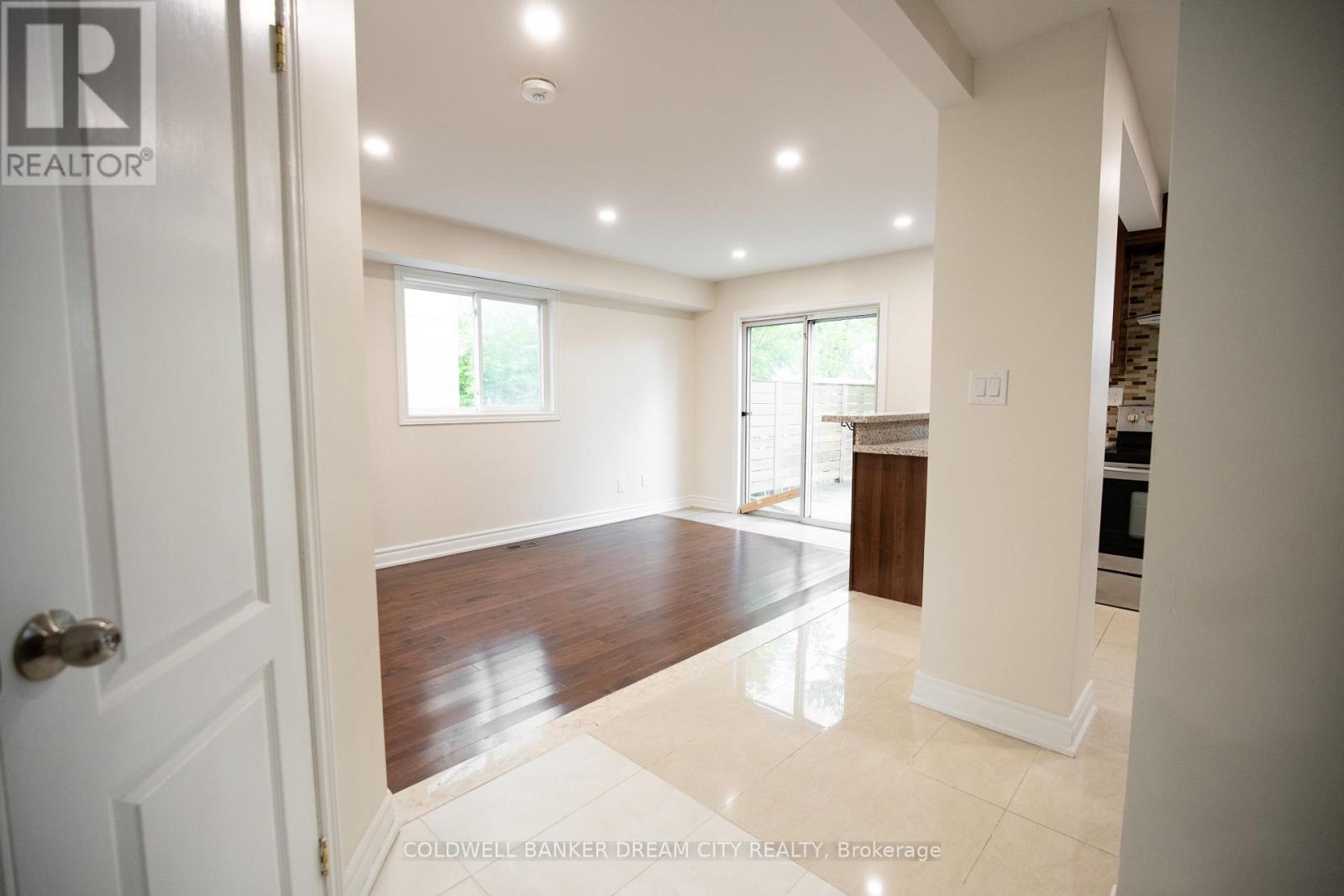 Upper - 22 Elm Grove Avenue, Richmond Hill, Ontario  L4E 2T1 - Photo 7 - N13748014