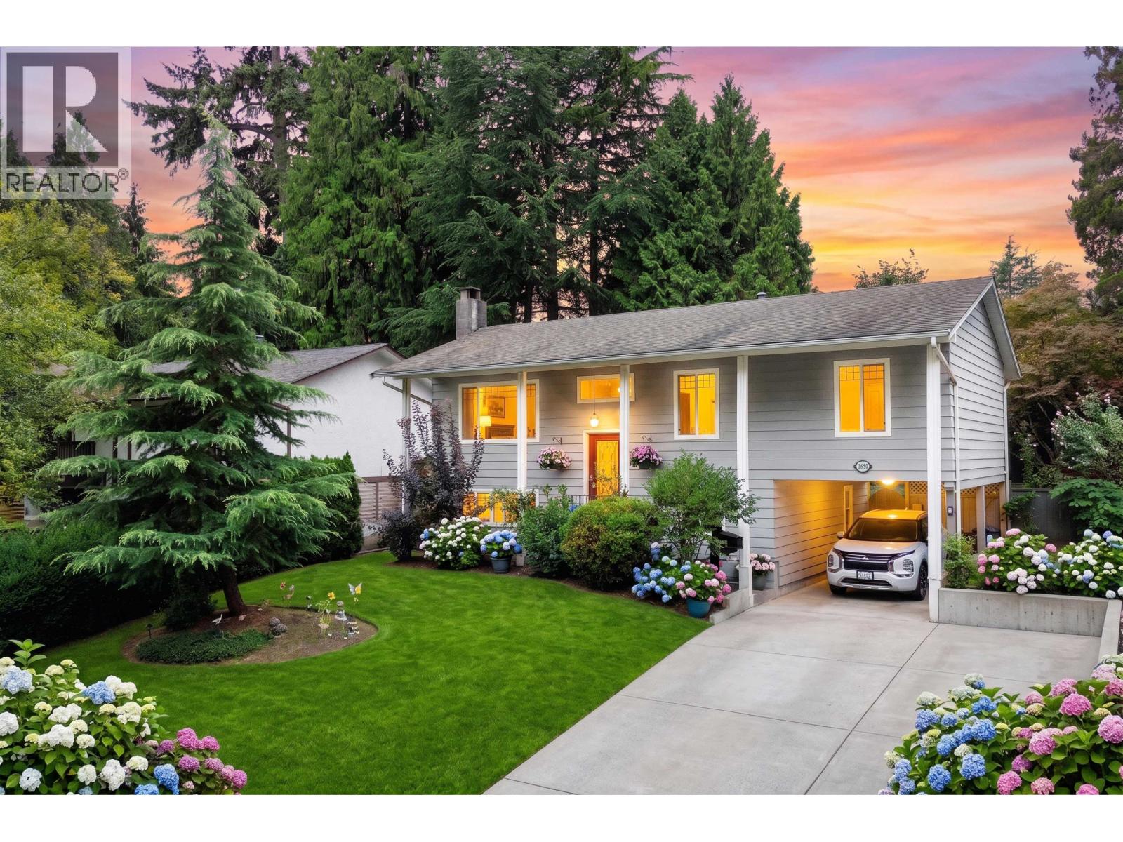 1650 Connaught Drive, Port Coquitlam, British Columbia  V3C 4G8 - Photo 2 - R3161772