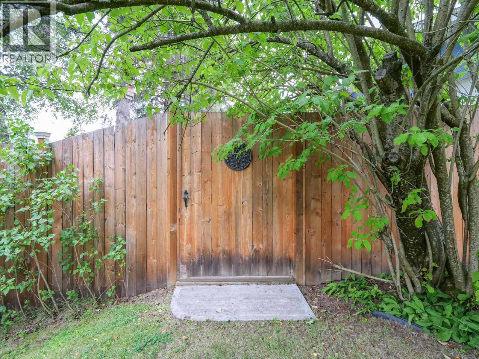 1802 Poplar Avenue, Red Bluff / Dragon Lake, British Columbia  V2J 3Z5 - Photo 32 - R3161831