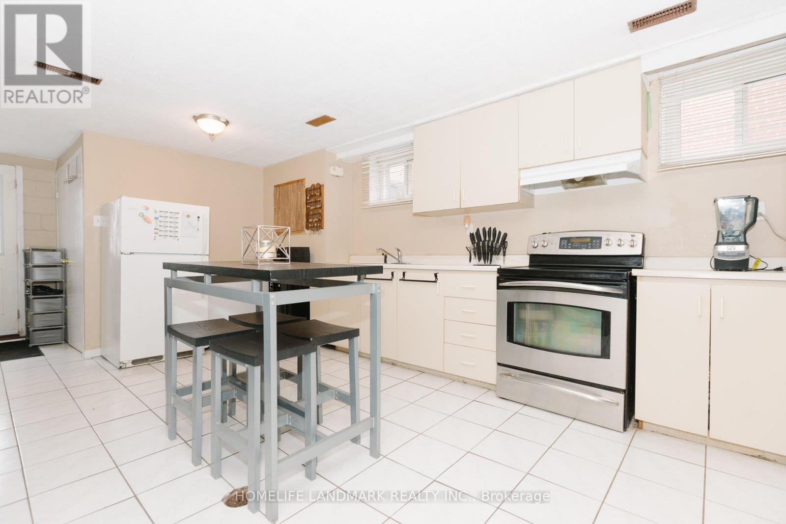 2419 Cashmere Avenue, Mississauga, Ontario  L5B 2M7 - Photo 24 - W13748060