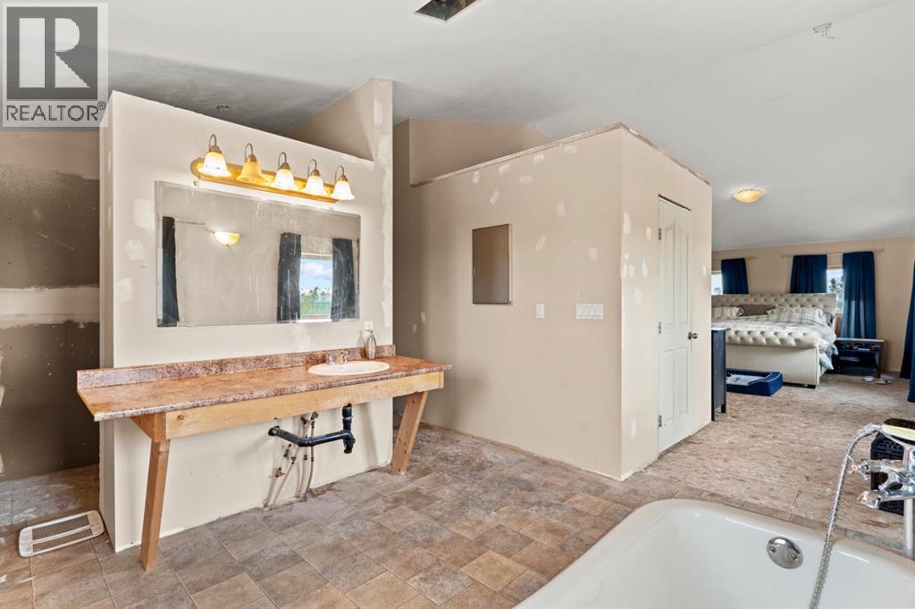 251005 Township Road 251a, Lyalta, Alberta  T2M 4l5 - Photo 26 - A2342231