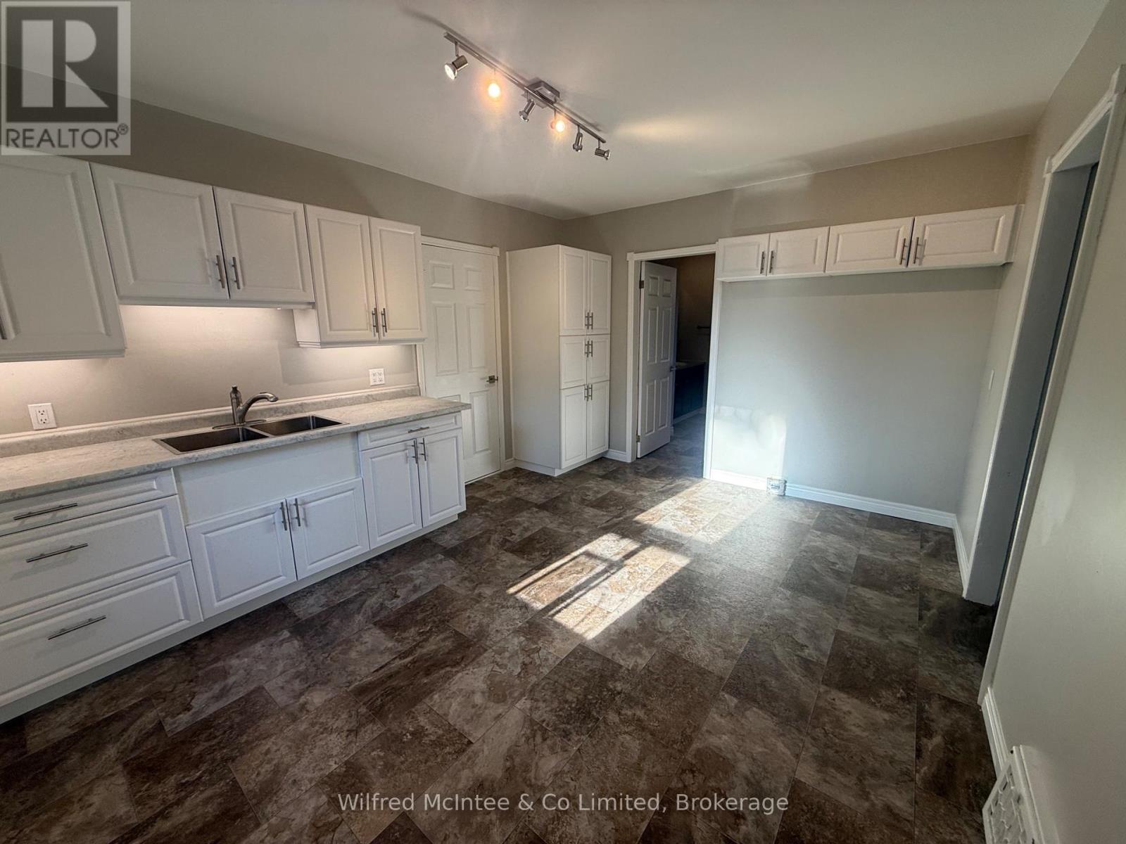 470 11TH STREET, Hanover, Ontario