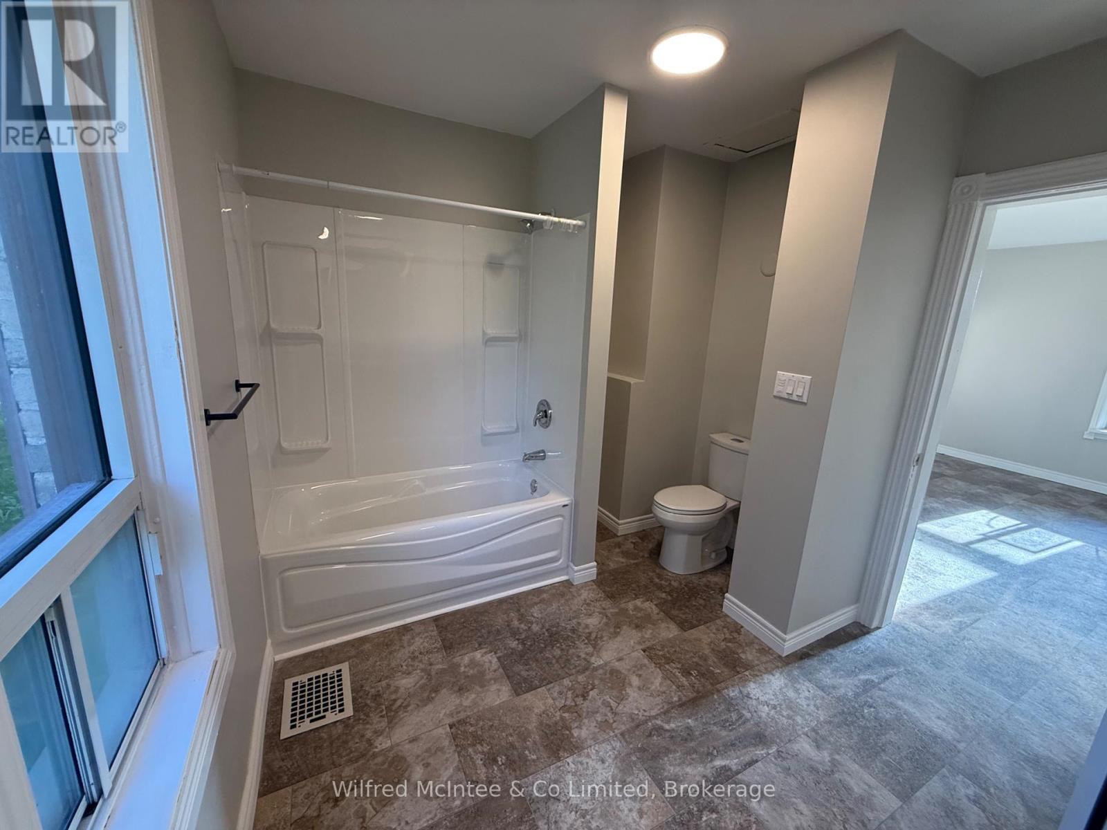 470 11th Street, Hanover, Ontario  N4N 1T1 - Photo 5 - X13656076
