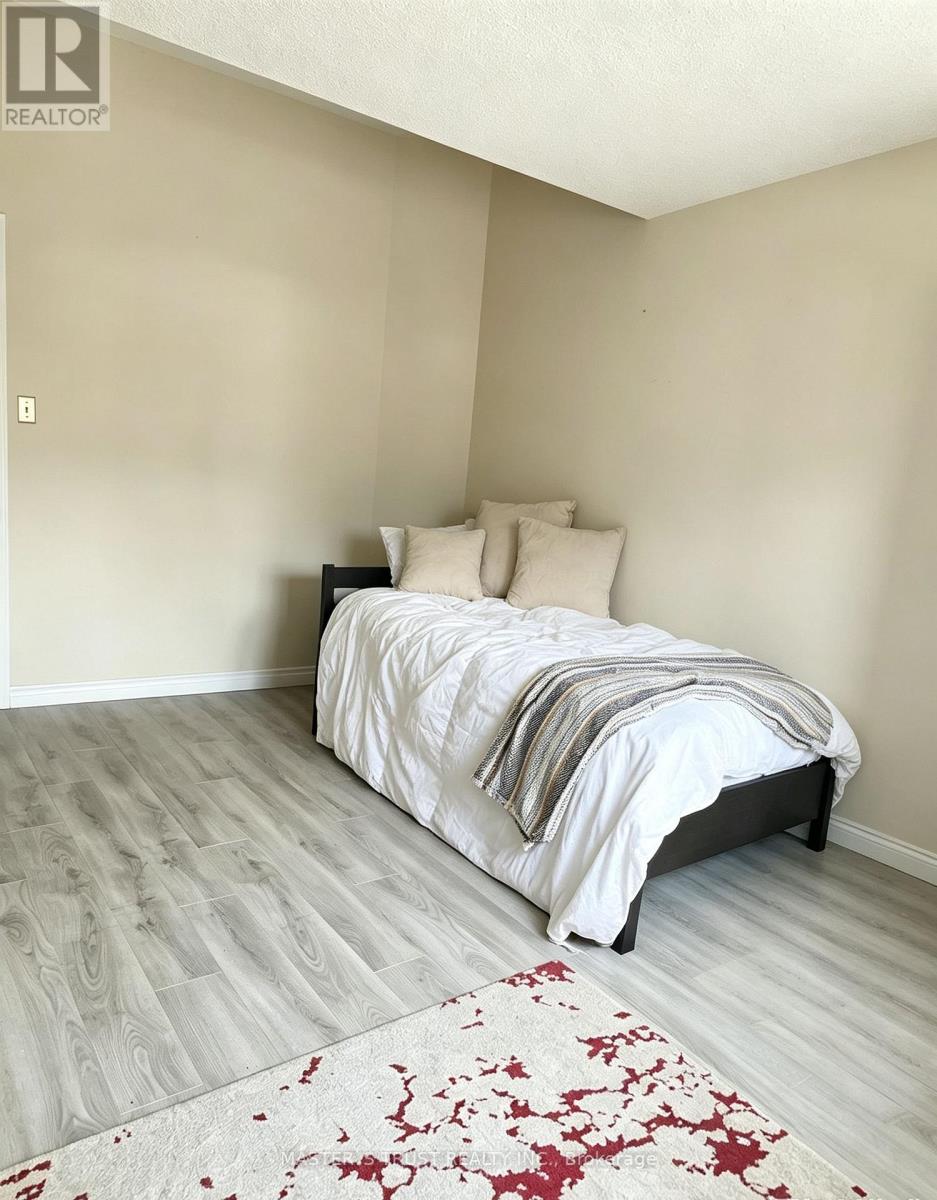 22 O'halloran Crescent, Toronto, Ontario  M1V 2C3 - Photo 13 - E13748068