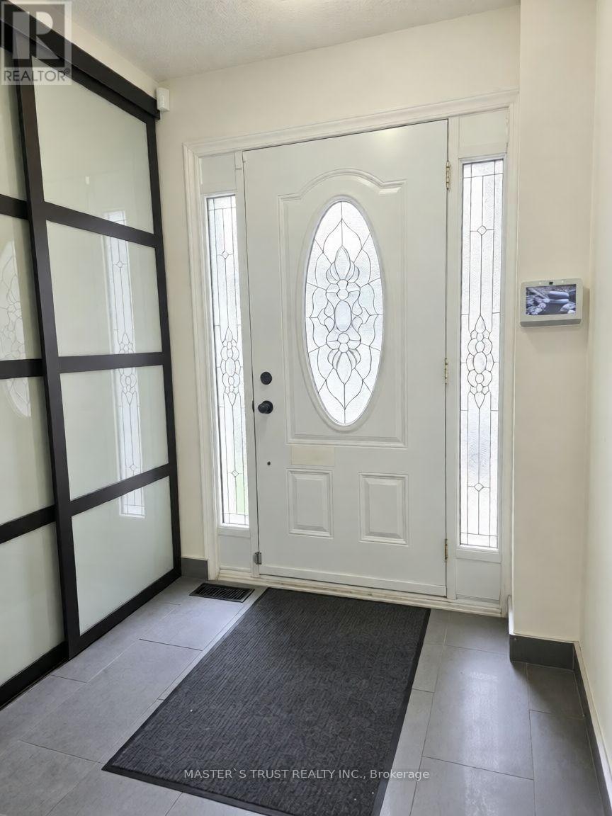 22 O'halloran Crescent, Toronto, Ontario  M1V 2C3 - Photo 2 - E13748068