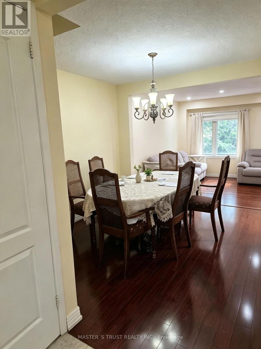 22 O'halloran Crescent, Toronto, Ontario  M1V 2C3 - Photo 4 - E13748068