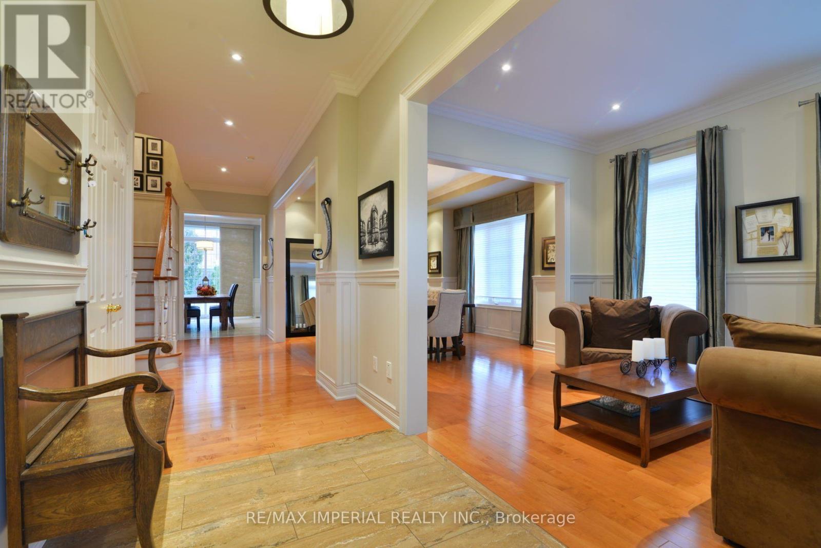 11 Candlelight Drive, Richmond Hill, Ontario  L4E 5E4 - Photo 3 - N13748088