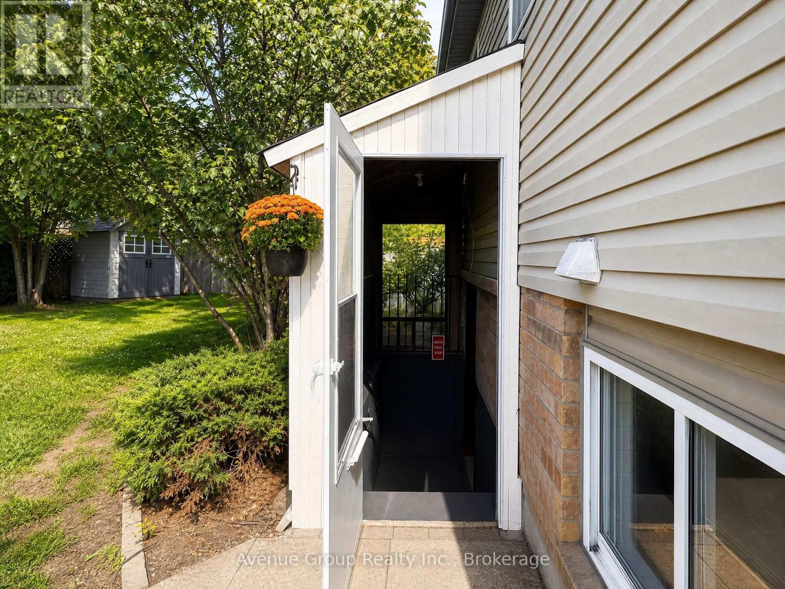 Lower - 54 Leggott Avenue, Barrie, Ontario  L4N 8A9 - Photo 2 - S13748074