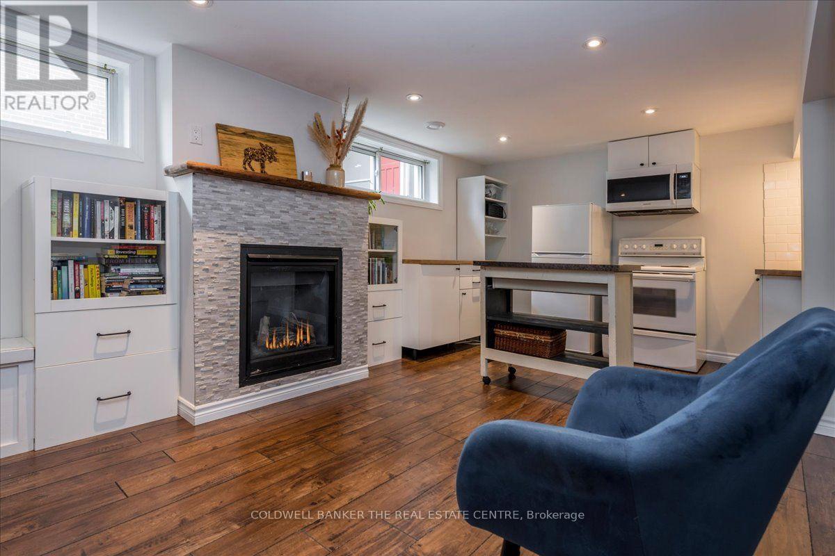 18 Agnes Street, Barrie, Ontario  L4M 2S2 - Photo 13 - S13748086