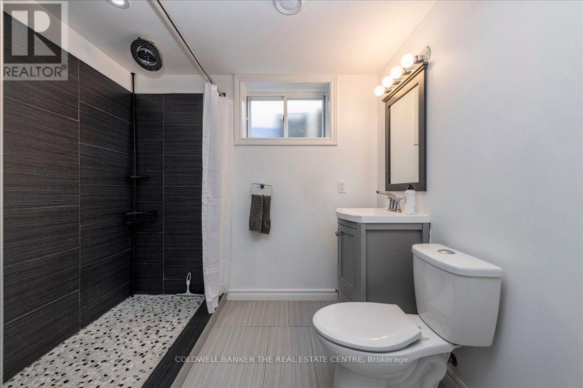 18 Agnes Street, Barrie, Ontario  L4M 2S2 - Photo 18 - S13748086