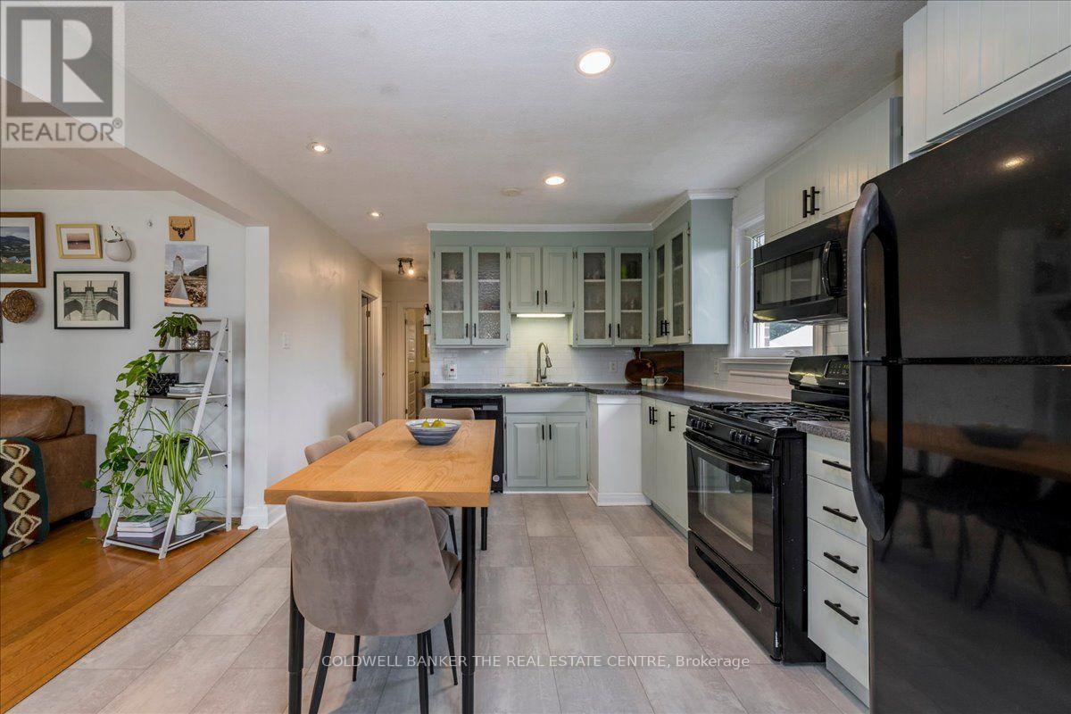 18 Agnes Street, Barrie, Ontario  L4M 2S2 - Photo 30 - S13748086