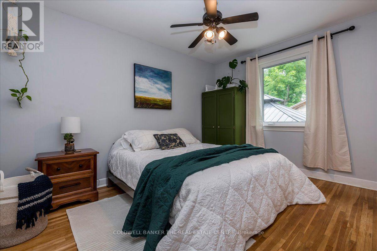 18 Agnes Street, Barrie, Ontario  L4M 2S2 - Photo 4 - S13748086