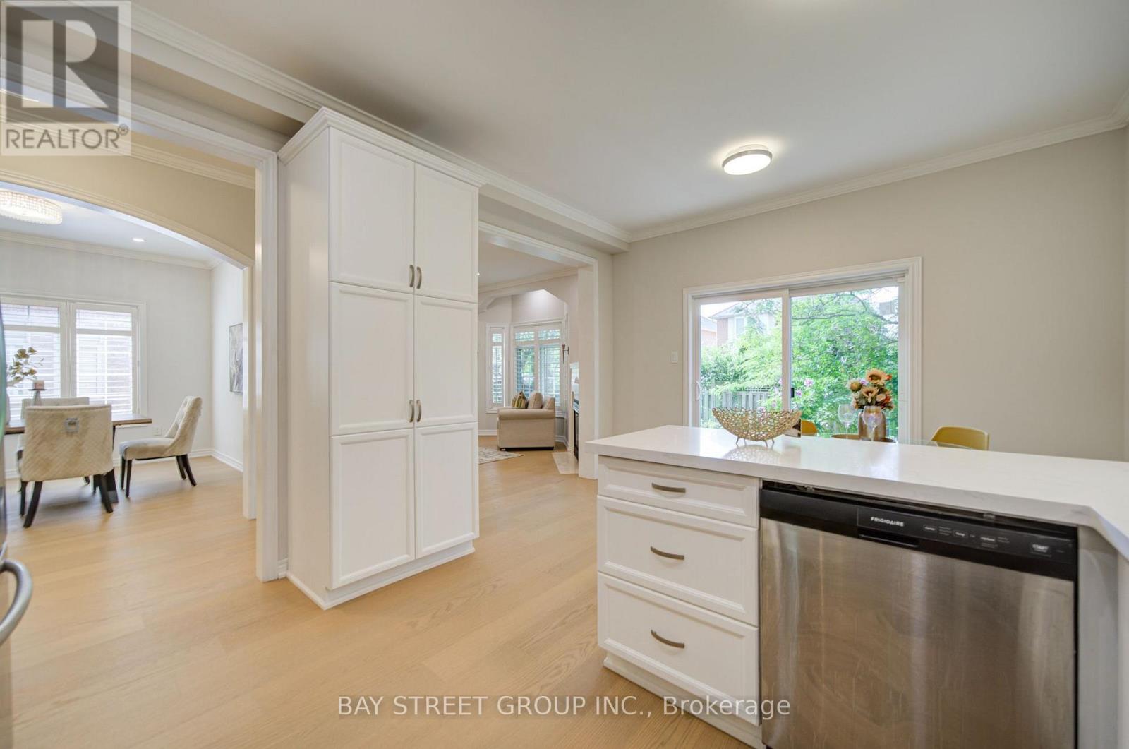 2422 Hertfordshire Way, Oakville, Ontario  L6H 7M5 - Photo 17 - W13748070