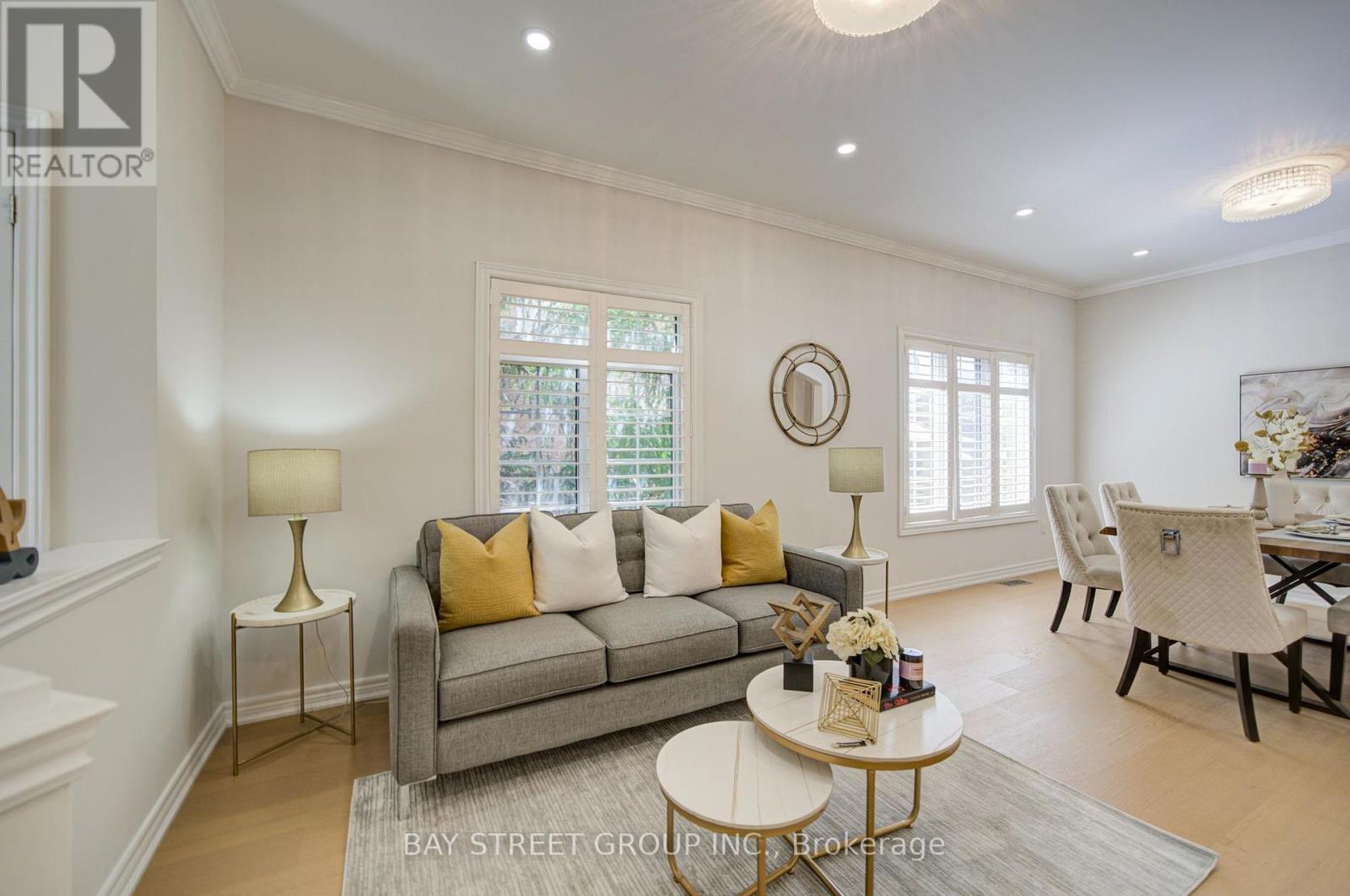 2422 Hertfordshire Way, Oakville, Ontario  L6H 7M5 - Photo 2 - W13748070
