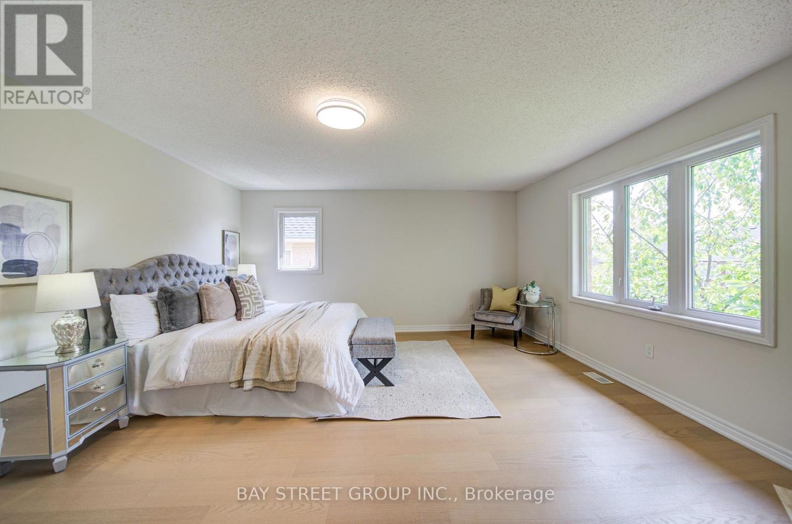2422 Hertfordshire Way, Oakville, Ontario  L6H 7M5 - Photo 25 - W13748070